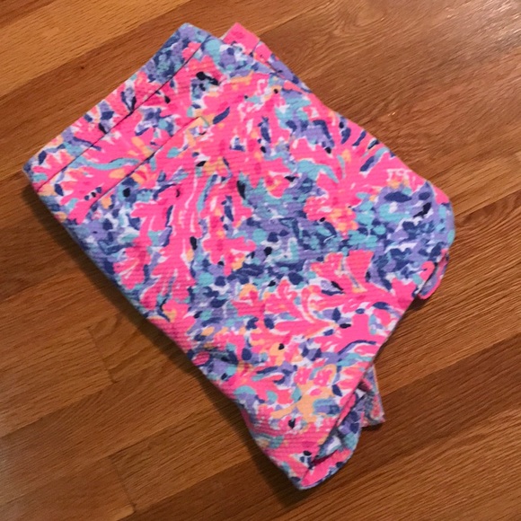 Lilly Pulitzer coral print shorts - Picture 3 of 3